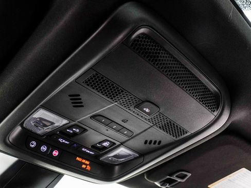 Used 2025 Cadillac XT6 Premium Luxury image 38