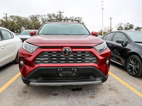 Used 2019 Toyota RAV4 Limited image 4