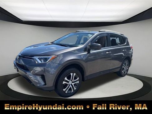 Used 2016 Toyota RAV4 LE image 1