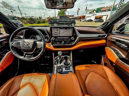 Used 2021 Toyota Highlander Platinum AWD/4WD image 36
