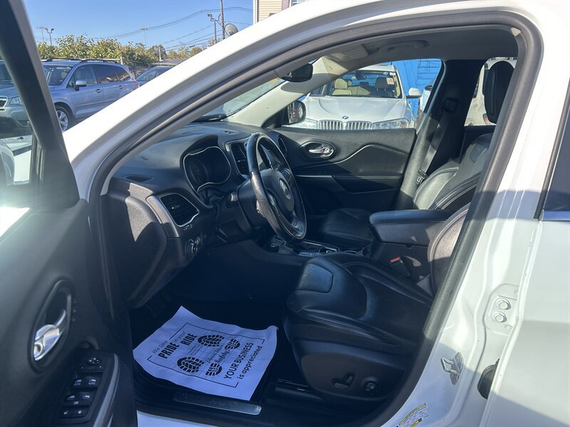 Used 2019 Jeep Cherokee Limited AWD/4WD image 8