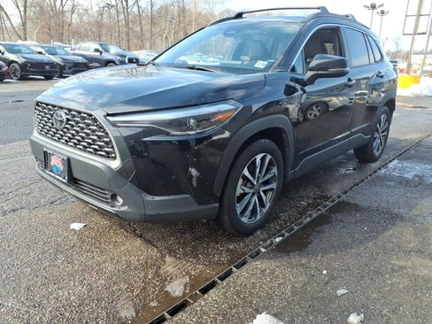 Certified 2023 Toyota Corolla Cross XLE w/ Convenience Package image 2