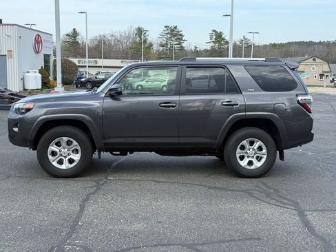 Used 2022 Toyota 4Runner SR5 AWD/4WD image 2