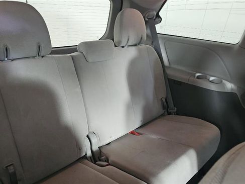 Used 2020 Toyota Sienna L FWD image 8