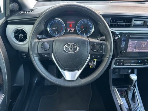 Used 2018 Toyota Corolla LE image 15