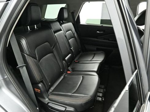 Used 2022 Nissan Pathfinder SL image 19