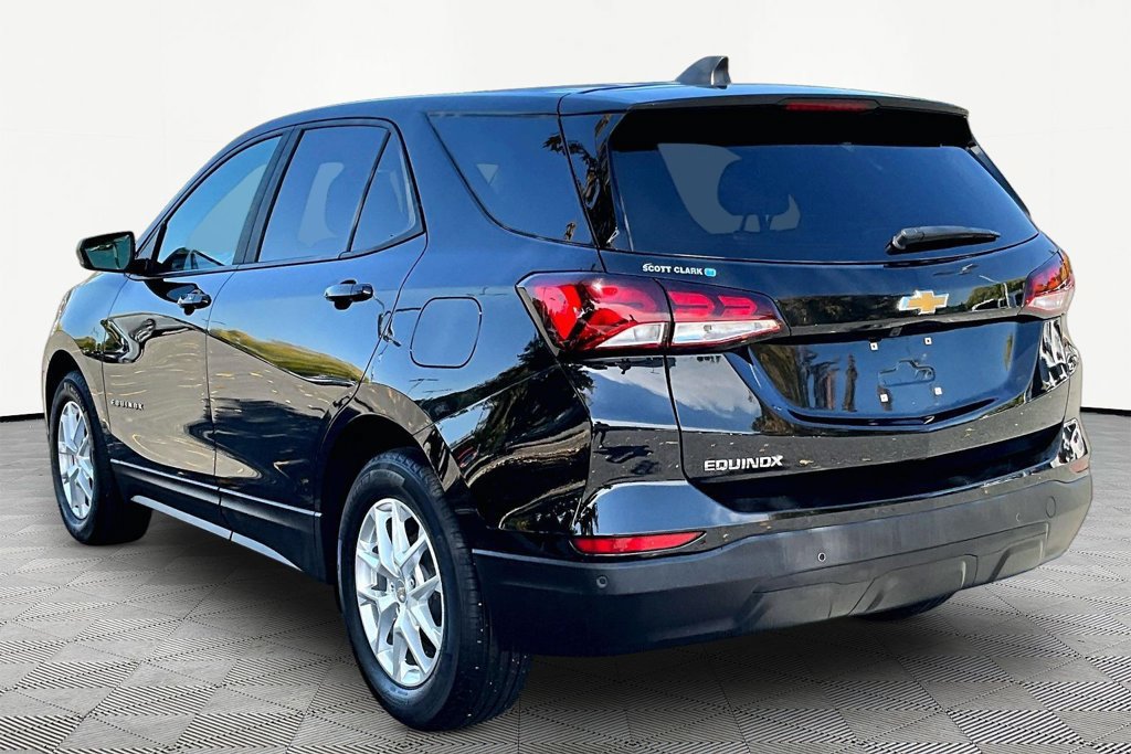Used 2024 Chevrolet Equinox LS w/ LS Convenience Package FWD image 4