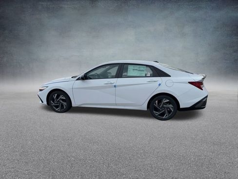 Used 2025 Hyundai Elantra SEL image 15