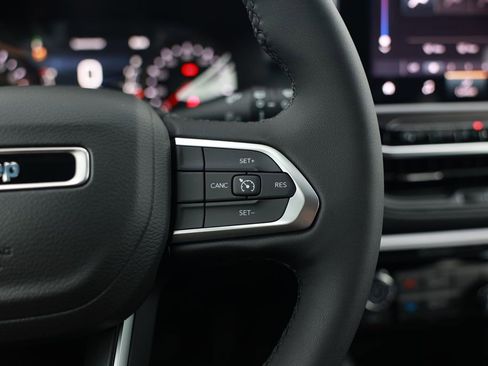 New 2026 Jeep Compass Latitude image 18