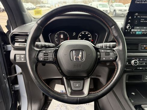 Used 2023 Honda Pilot TrailSport image 13