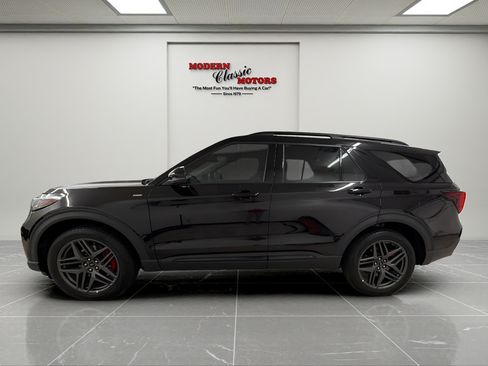 Used 2025 Ford Explorer ST-Line w/ ST-Line Street Pack AWD/4WD image 2