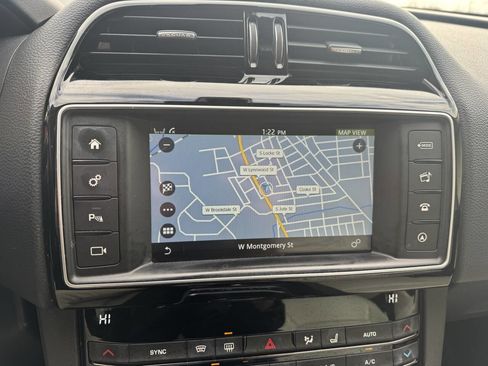 Used 2017 Jaguar F-PACE Prestige image 37