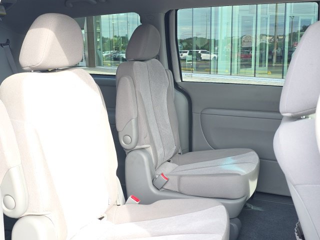 Used 2012 Kia Sedona LX FWD image 8