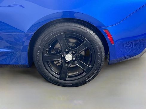 Used 2018 Chevrolet Camaro LT image 32