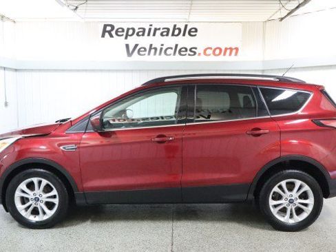 Used 2017 Ford Escape SE w/ Equipment Group 201A FWD image 1