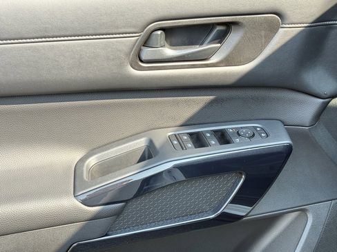 Certified 2025 Nissan Pathfinder SV image 18