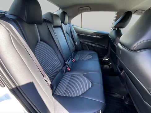 Used 2020 Toyota Camry SE FWD image 18