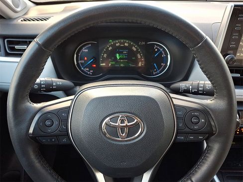 Used 2020 Toyota RAV4 Limited image 17