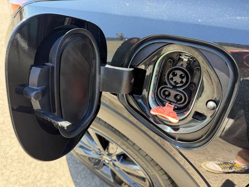 Used 2022 Chevrolet Bolt EUV Premier w/ Launch Edition FWD image 38