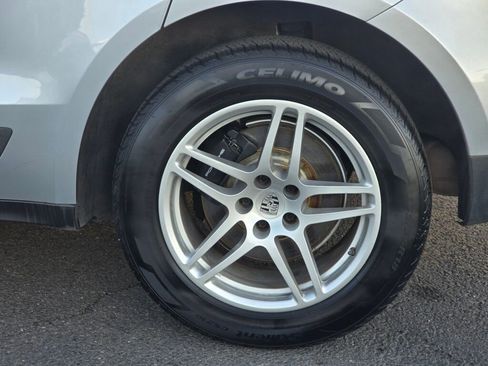 Used 2018 Porsche Macan AWD/4WD image 12
