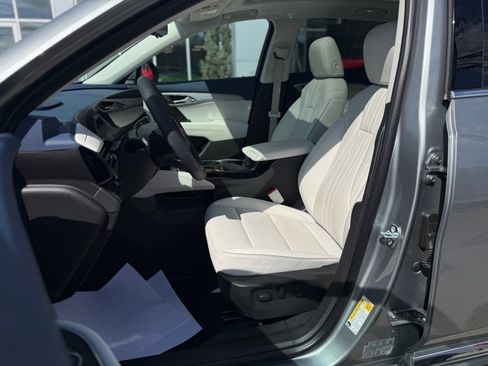 Used 2025 Buick Envision Avenir image 10