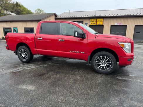 Used 2021 Nissan Titan SV w/ SV Convenience Package AWD/4WD image 3