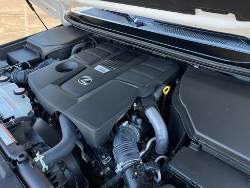 Used 2024 Lexus GX 550 w/ Accessory Package (Z1) image 21