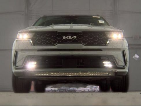 Used 2023 Kia Sorento SX AWD/4WD image 3