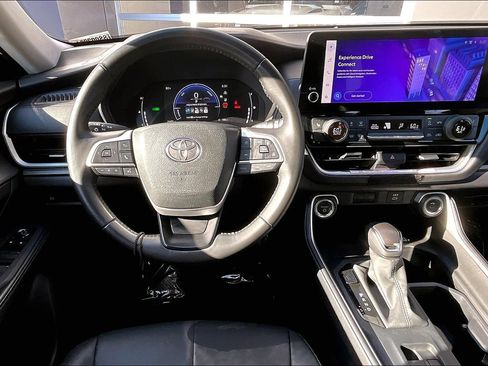 Used 2025 Toyota Grand Highlander XLE FWD image 5