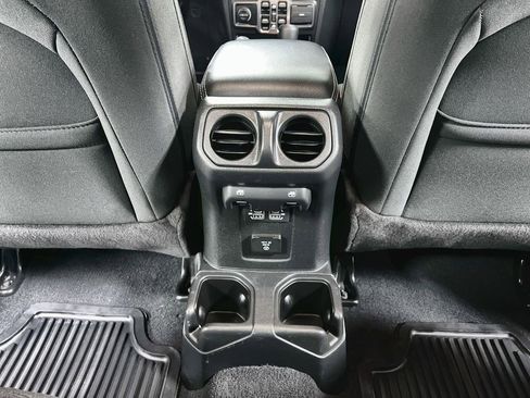 Used 2023 Jeep Gladiator Overland AWD/4WD image 21