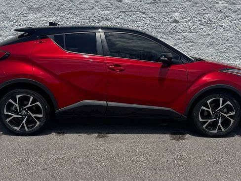 Used 2020 Toyota C-HR XLE FWD image 2
