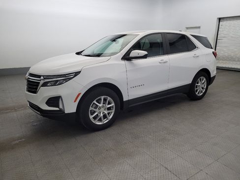Used 2024 Chevrolet Equinox LT image 2