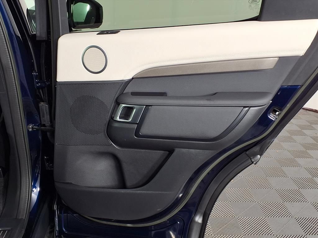 Used 2023 Land Rover Discovery HSE R-Dynamic AWD/4WD image 10