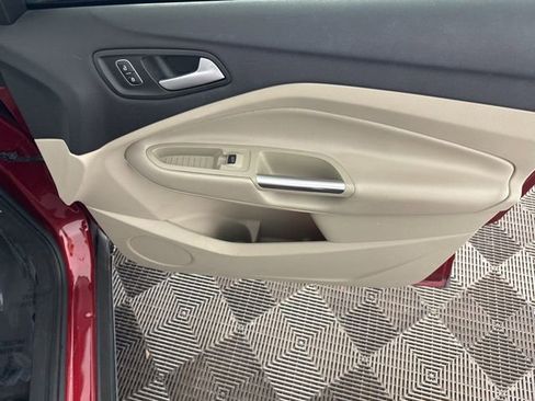 Used 2019 Ford Escape Titanium image 19