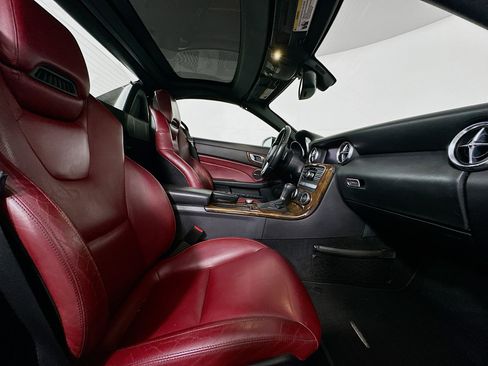 Used 2015 Mercedes-Benz SLK 250 image 28