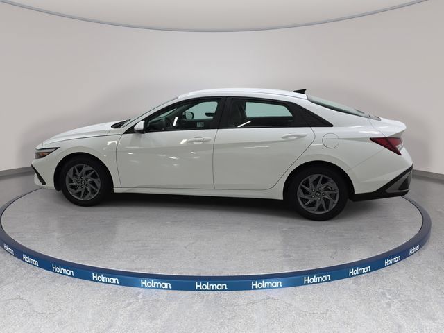 Used 2024 Hyundai Elantra SEL FWD image 9