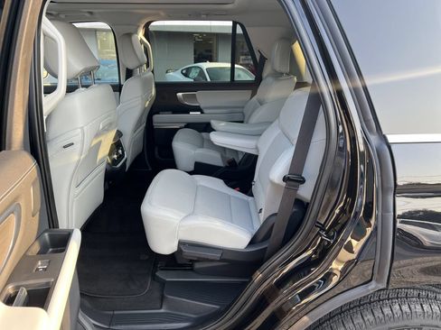 Used 2025 Ford Expedition Platinum w/ Driver's Package AWD/4WD image 12