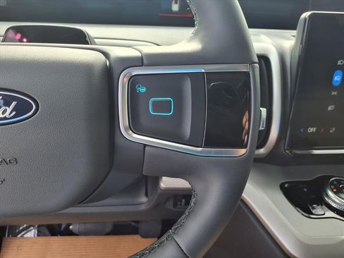 New 2026 Ford Expedition Active image 14