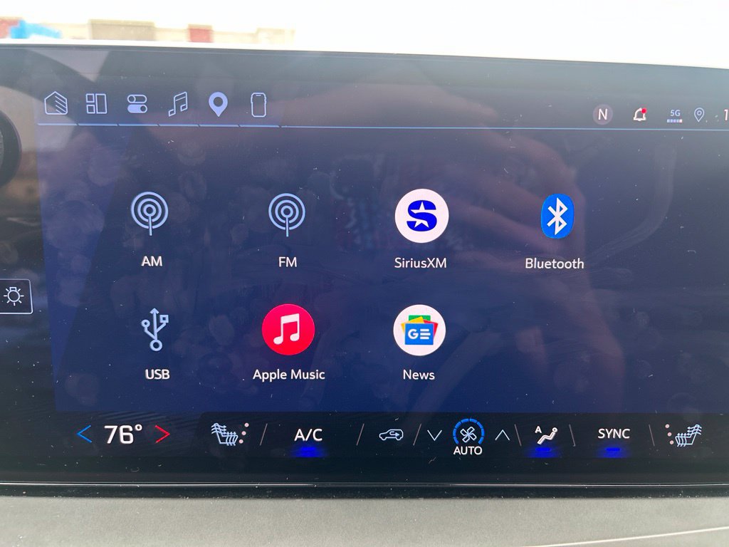 Used 2025 Chevrolet Traverse LT FWD image 25