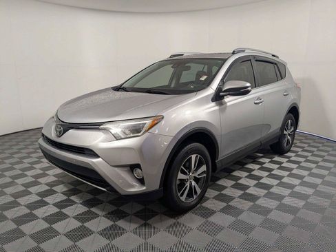 Used 2018 Toyota RAV4 XLE FWD image 2