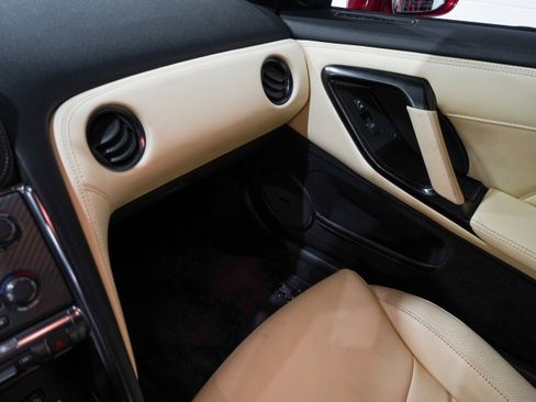 Used 2016 Nissan GT-R Premium AWD/4WD image 13