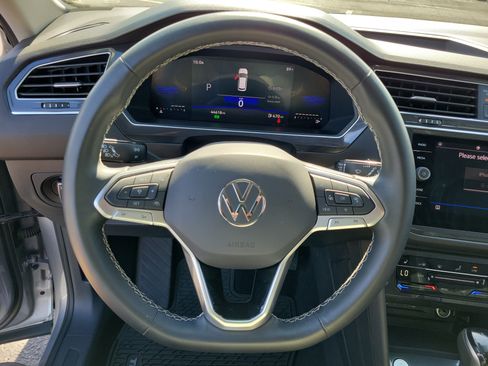 Used 2023 Volkswagen Tiguan SE FWD image 23