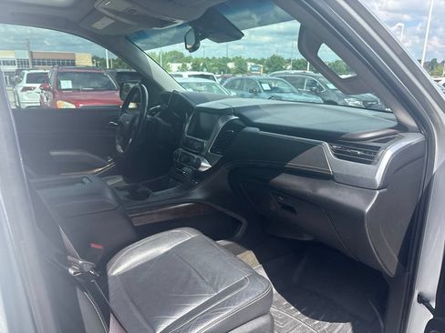 Used 2017 Chevrolet Suburban LT w/ LT Signature Package AWD/4WD image 29