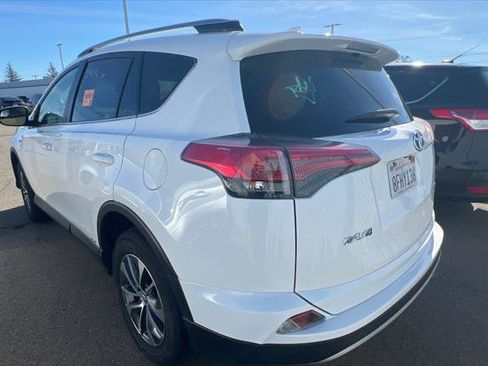 Certified 2018 Toyota RAV4 XLE image 4