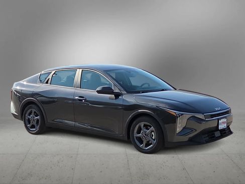 Used 2025 Kia K4 FWD image 2