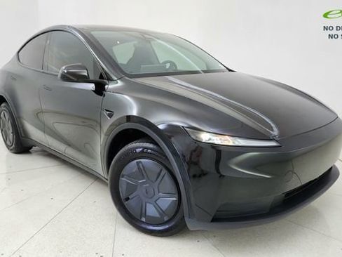 Used 2026 Tesla Model Y 2WD image 1