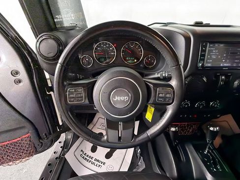 Used 2018 Jeep Wrangler Unlimited Rubicon w/ Connectivity Group AWD/4WD image 11