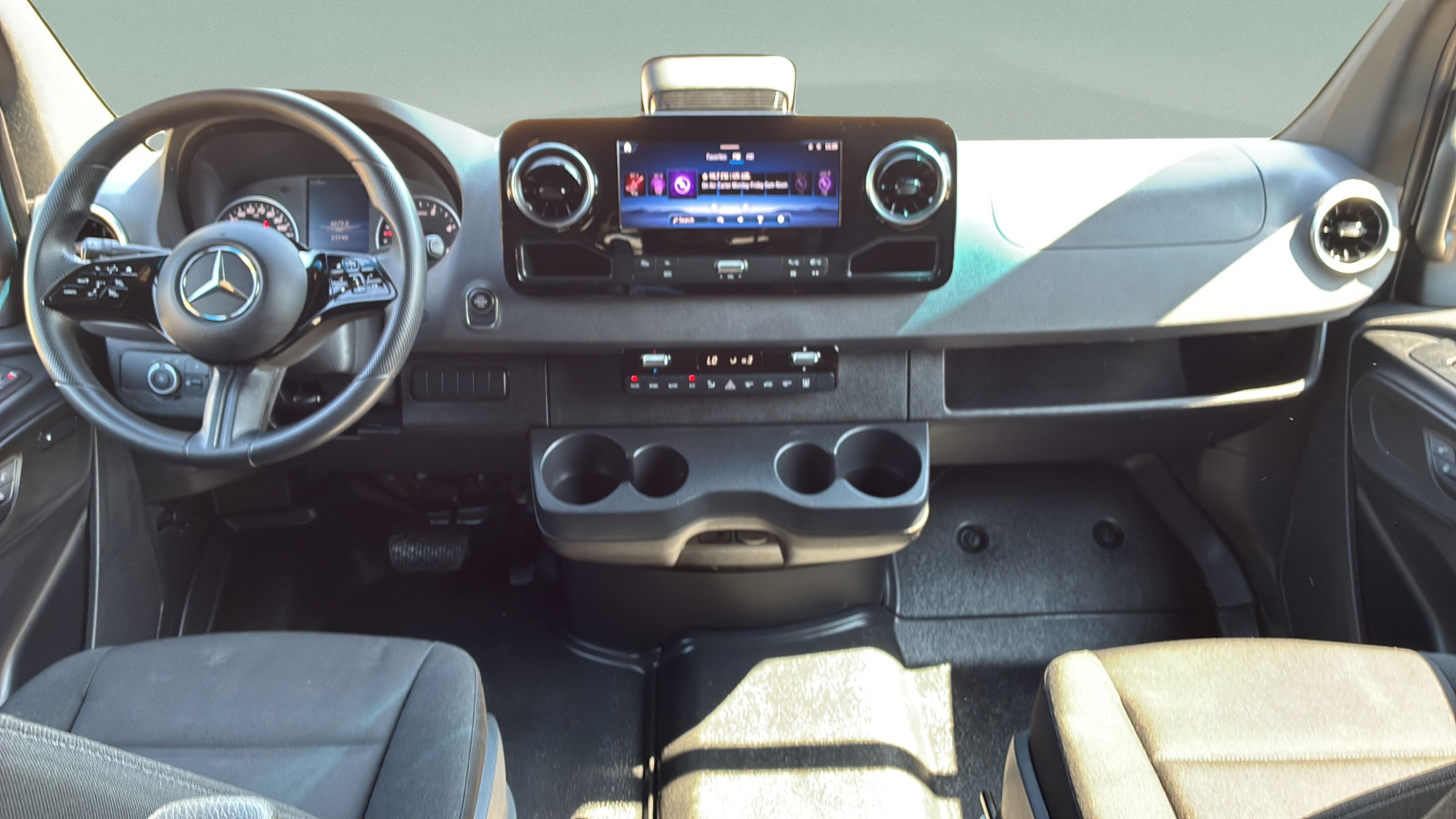 Used 2025 Mercedes-Benz Sprinter 2500 image 14