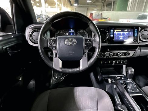 Used 2018 Toyota Tacoma TRD Off-Road w/ Technology Package image 6