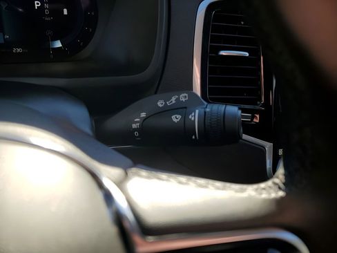 Used 2024 Volvo XC90 B6 Plus image 36